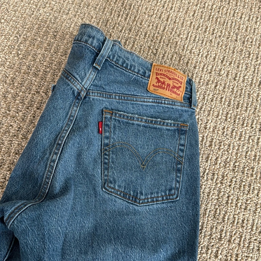 Levi medium wash jeans